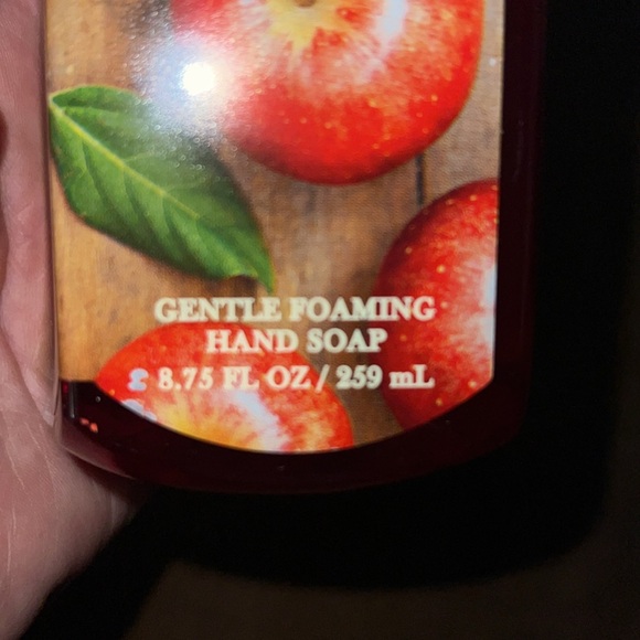 NWT Bath & Body Works Farmstand Apple Gentle Foaming Hand Soap - Picture 3 of 5